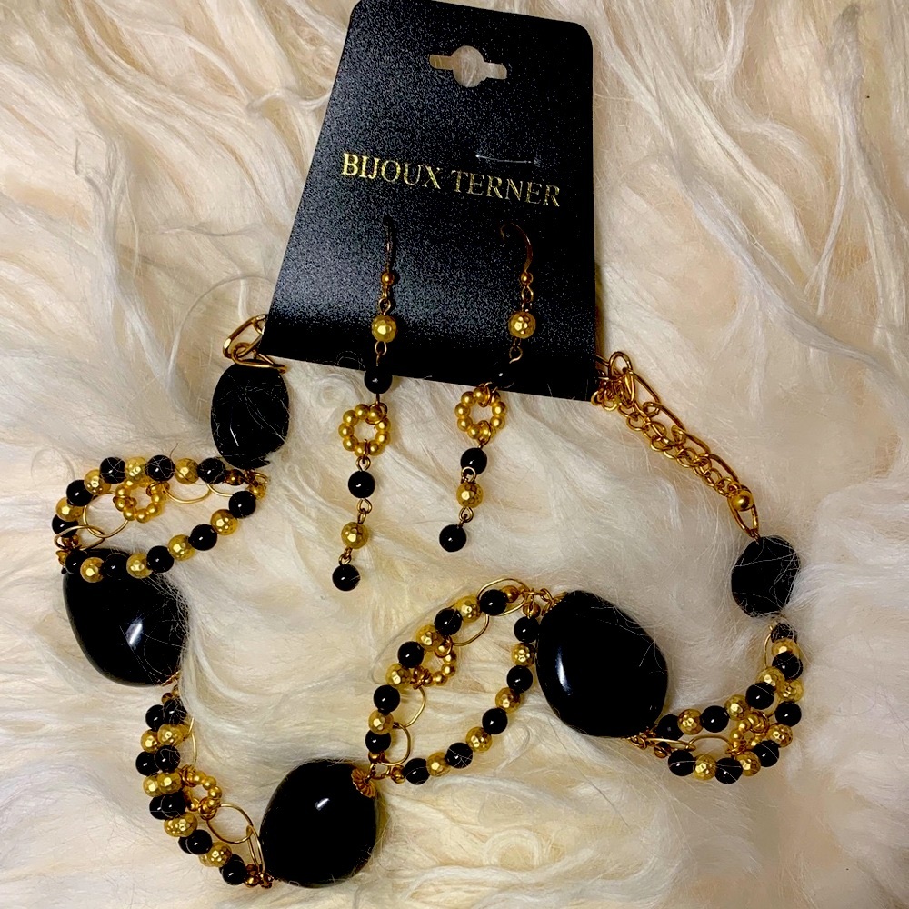 NWT Black and Gold Earrings Set